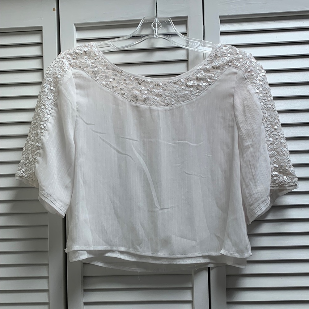 Abercrombie White Embellished short Sleeve Crop Length Blouse Size L
